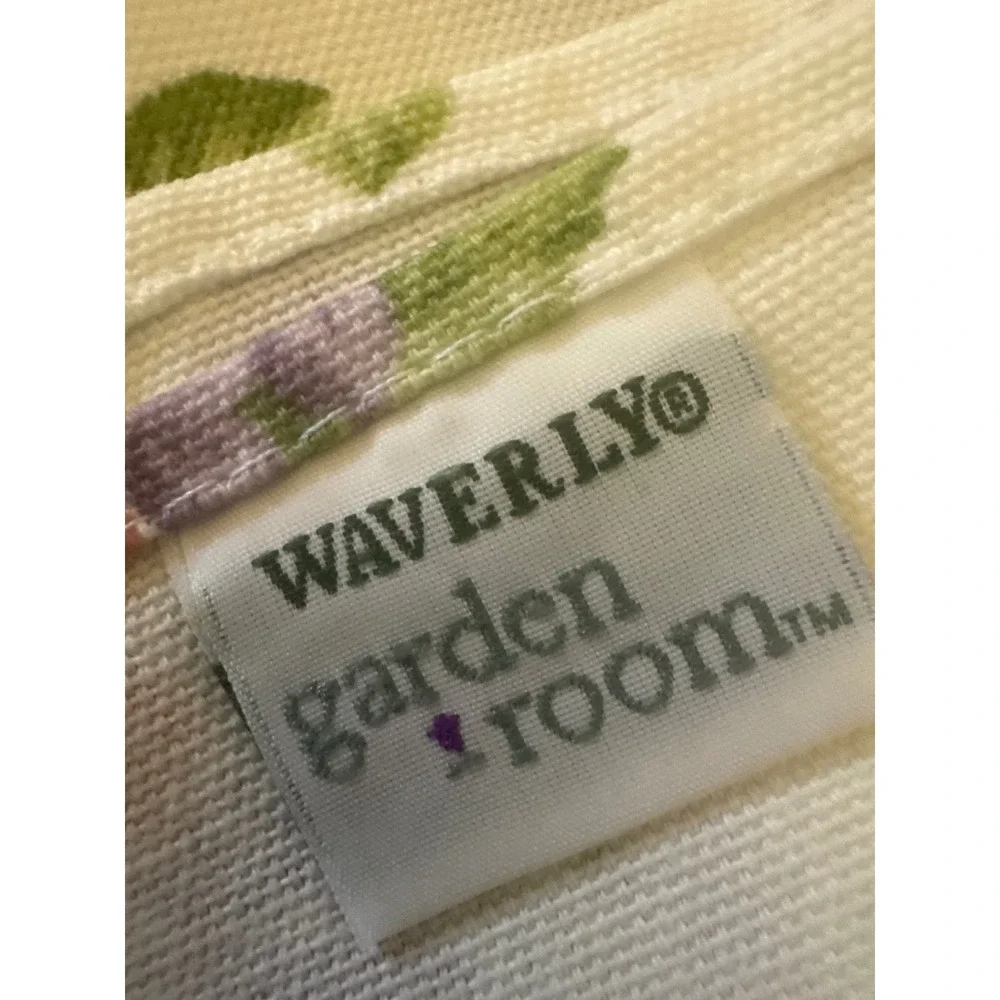 Waverly Garden Room Floral Cloth Napkins Set of 6 Purple Violets White 18x18